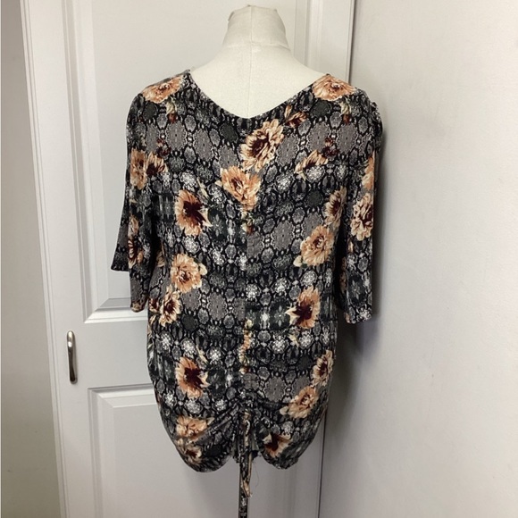 DayTrip Women’s Short Sleeve Floral Button Down Shirt, Black, size XL - Picture 10 of 11